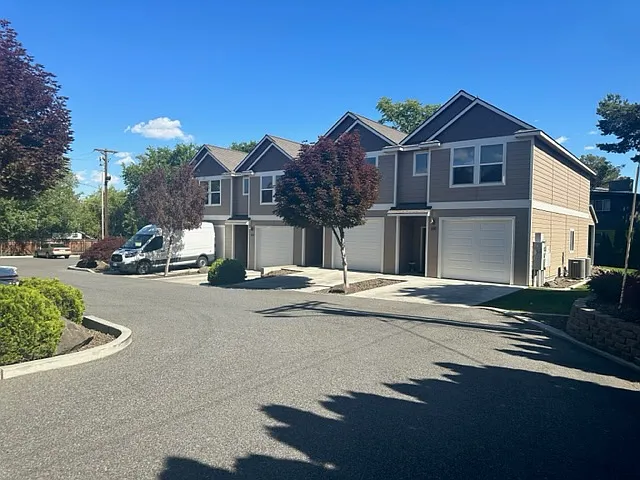 2 bed, 2.5 bath, 1259 sqft, $1,900 — Photo 3