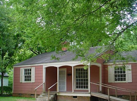 Front view of home.