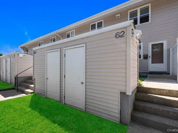 62 Townhouse Road N #62, Huntington Station, NY 11746