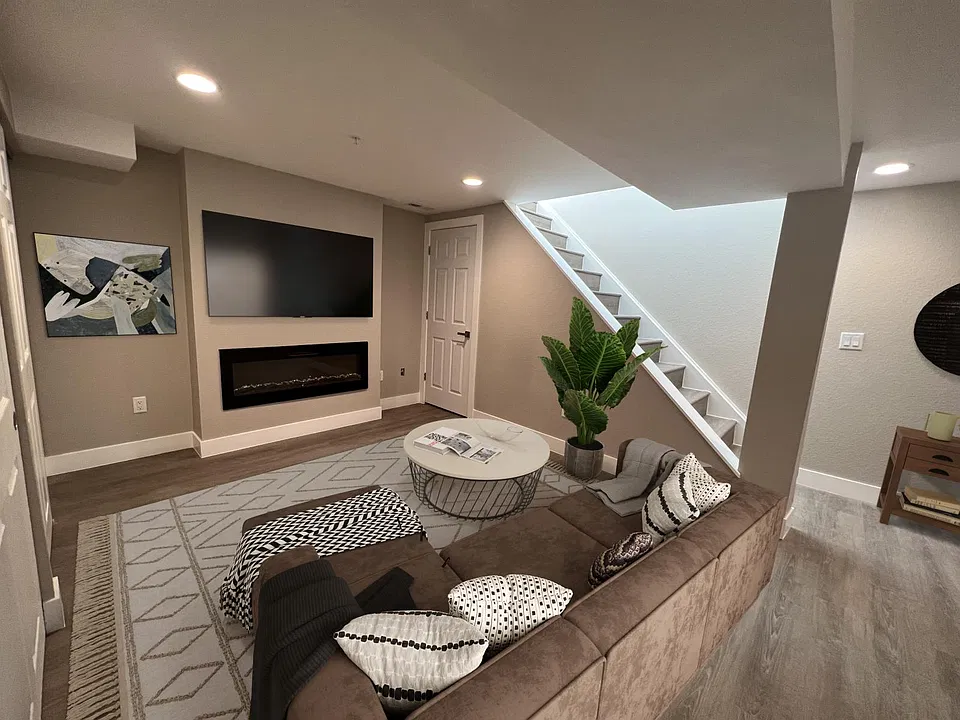 8941B McCoy Pl