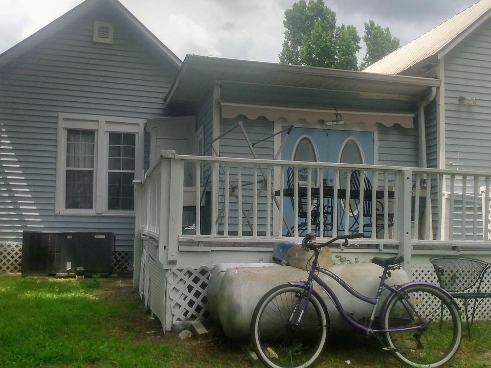 2nd image of 20714 Chestnut Street
