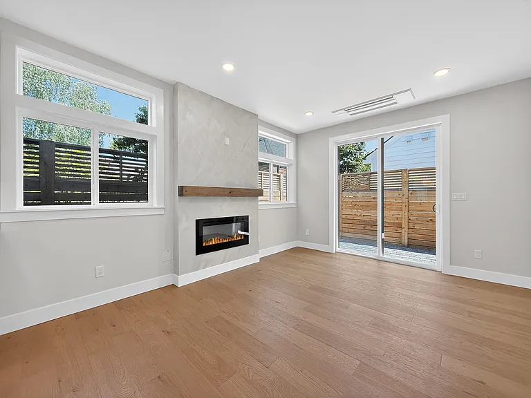 5237 37th Ave NE #B — Photo 7