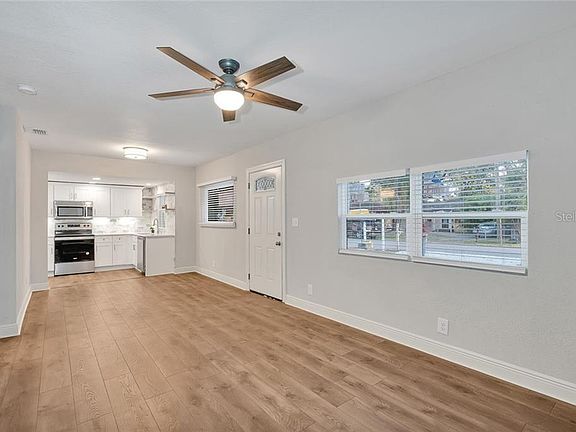 5th image of 1721 W Henry Ave