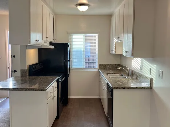 Port Au Fina (Saratoga Ave.), 5055 Saratoga Ave #14, San Diego, CA 92107