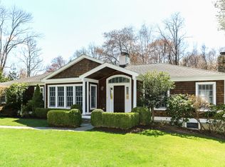 35 Whippoorwill Rd E, Armonk, NY 10504