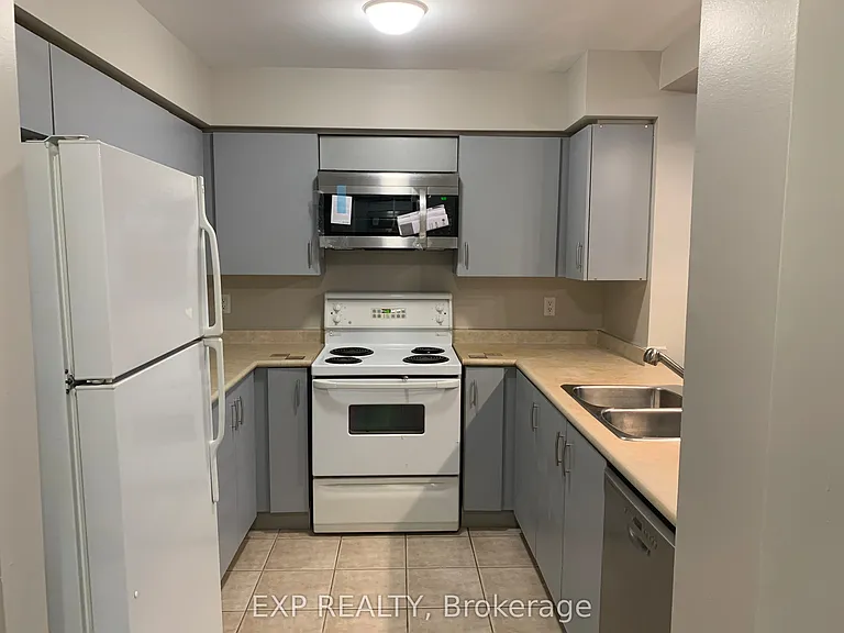 3 Ellesmere St #205 — Photo 6