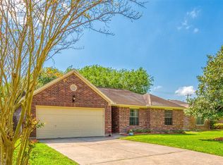 2705 Quail Run Dr, Alvin, TX 77511