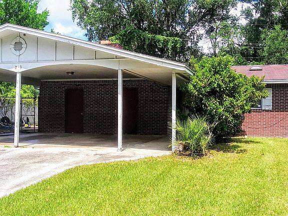 2nd image of 203 Holly Ln