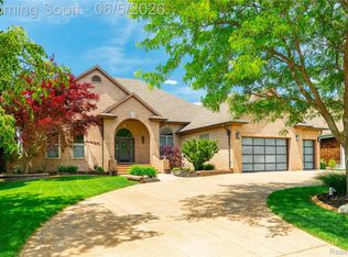 18124 Meridian Rd, Grosse Ile, MI 48138