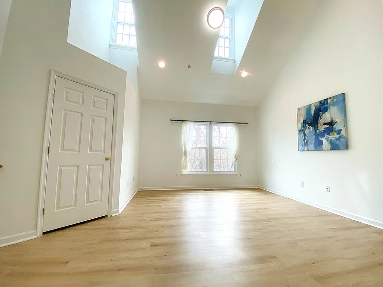 710 Market St E — Photo 20