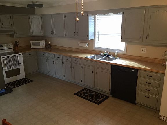 Large eat-in kitchen 