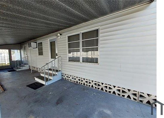 1st image of 1009 49th Avenue Dr W