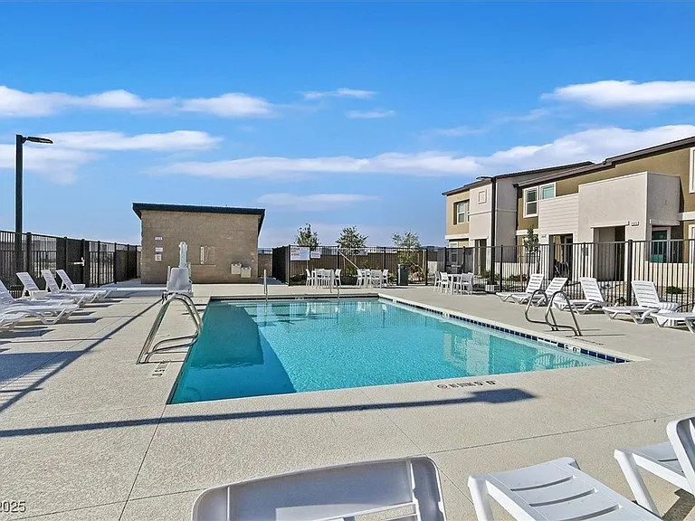 1906 Arietta Vista St — Photo 2