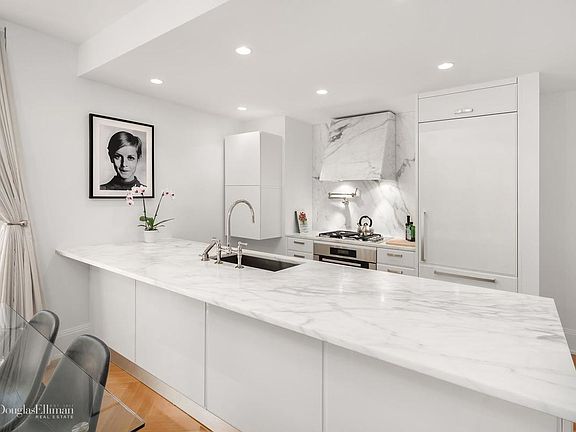 2nd image of 305 E 85th St APT 3B