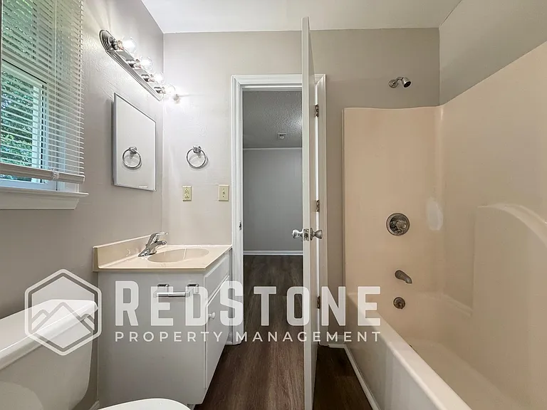327 E Parker St #B — Photo 11