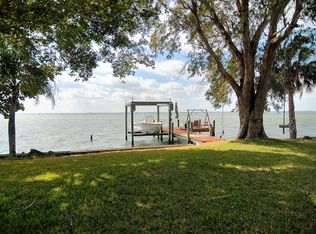 28 W Point Dr, Cocoa Beach, FL 32931