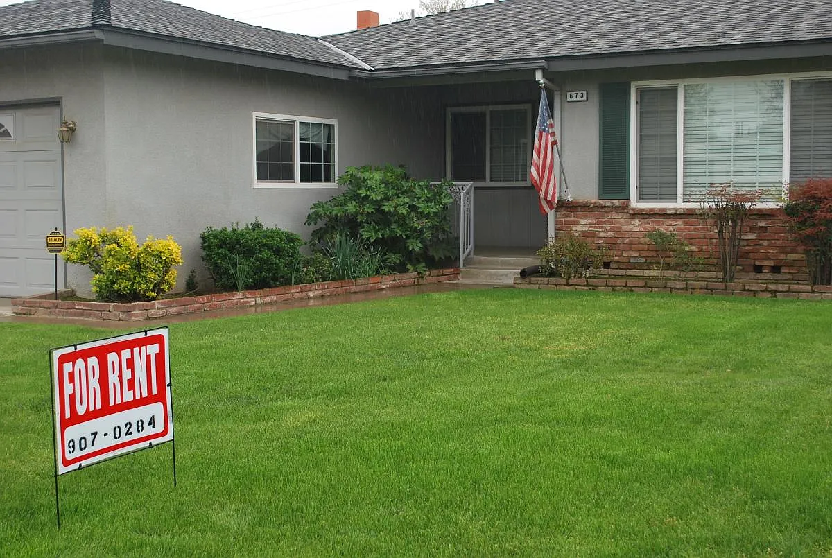 673 E Sample Ave photo 1