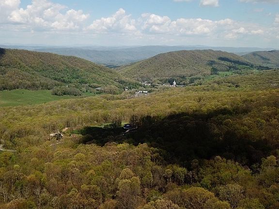 3rd image of 329 Niblick Knoll Ln