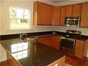 4th image of 33 Lloyd St