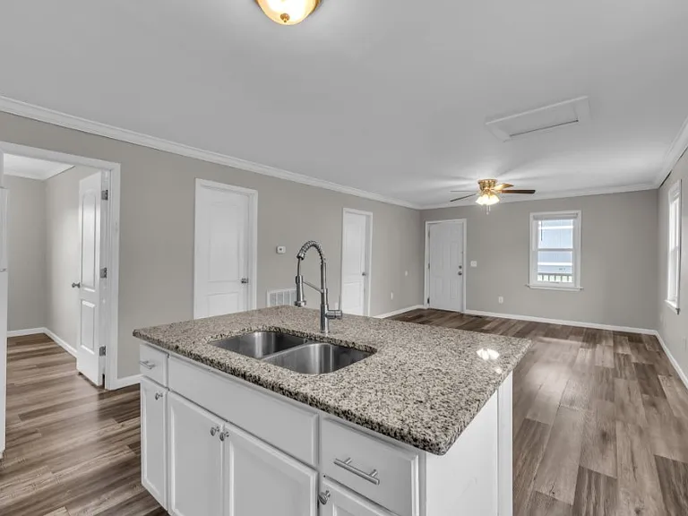 1031 Wilcox Dr — Photo 4