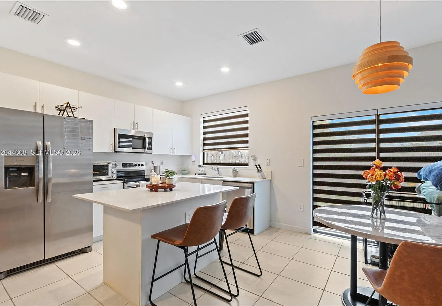 3 bed, 3.0 bath, $2,600 — Photo 4