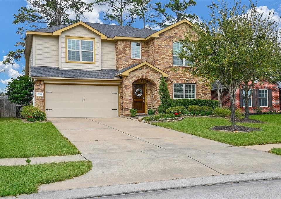 Villages of Northpointe is proud to present 12911 Northpointe Bend drive in Tomball, Texas for SALE!