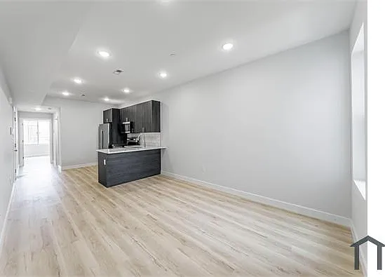 2 bed, 800 sqft, $1,400 — Photo 3