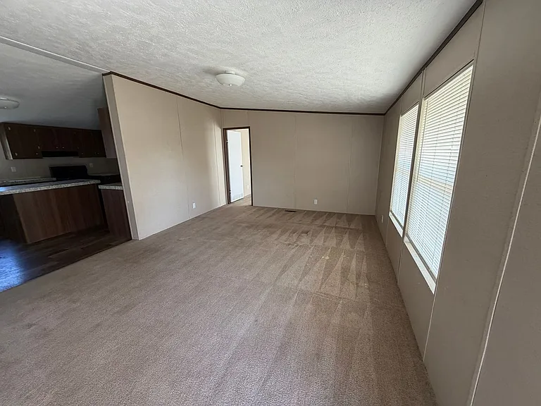 105 Foster Ferry Dr — Photo 3
