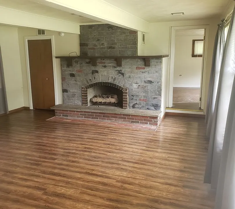 1850 Hays Ln