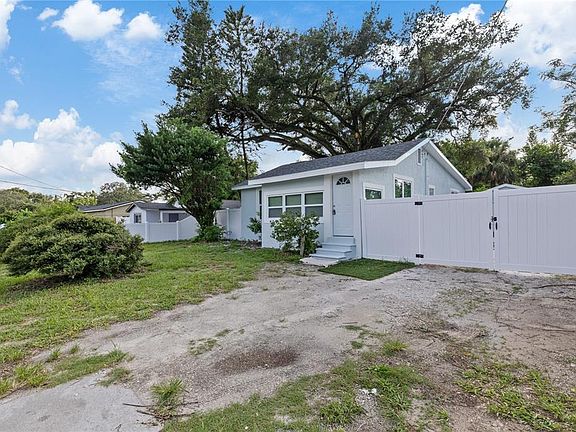 3rd image of 8714 N BLVD