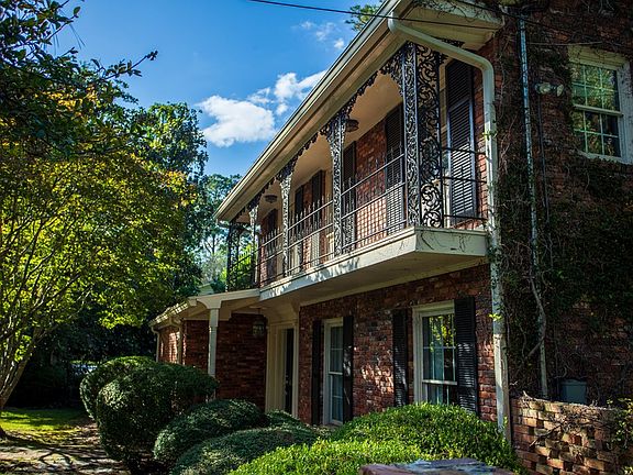 4th image of 610 Howell Brook Dr
