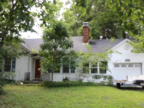 6420 Godfrey Rd, Godfrey, IL 62035