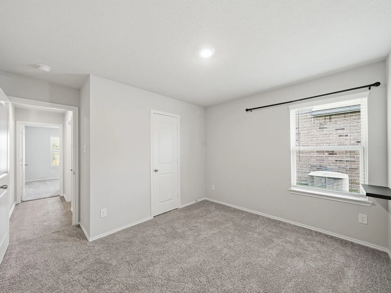 4 bed, 2.0 bath, 1736 sqft, $2,150 — Photo 4