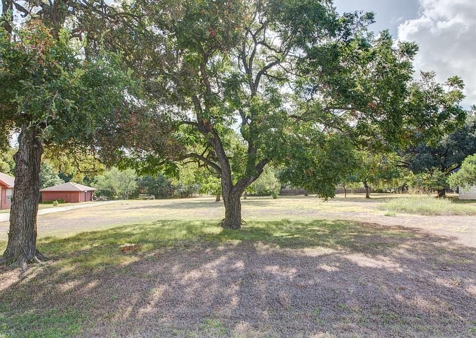 1st image of 318 Shrike Dr
