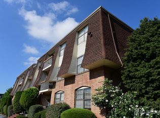 309 Hidden Village Dr, Perth Amboy, NJ 08861