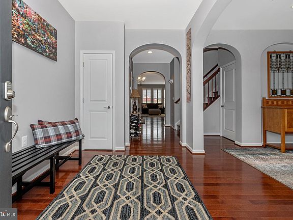 3rd image of 3040 Palatine Dr