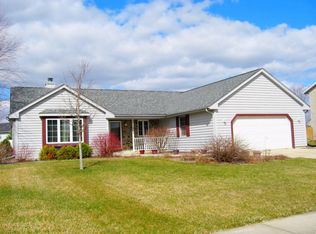 518 Baron Rd, Mukwonago, WI 53149