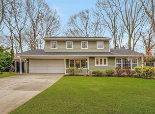 27 Eliot Dr, Lake Grove, NY 11755