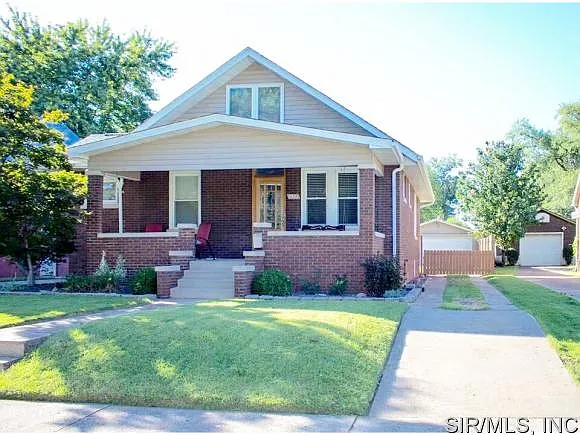 2537 Benton St photo 1