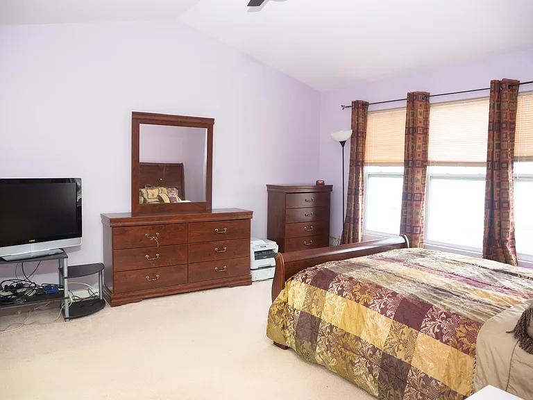 506 Grosvenor Ln — Photo 48