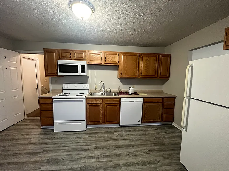 211 E North St #3C — Photo 15