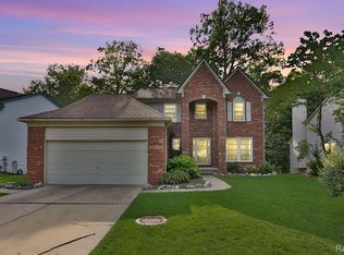 3288 Hickory Dr, Orion, MI 48359