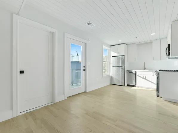 183 Maverick St APT 3, Boston, MA 02128