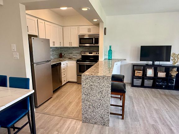 4th image of 3208 SE 11th St APT 202