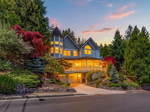 255 Scenic Dr, Ashland, OR 97520