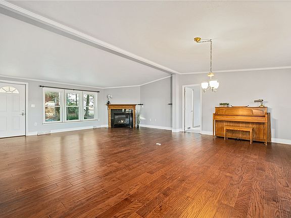 5th image of 760 Earl Ave
