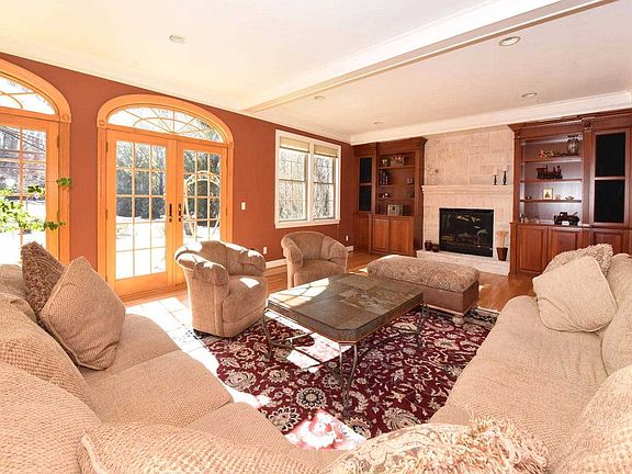 5th image of 7 Old Bridge Ct