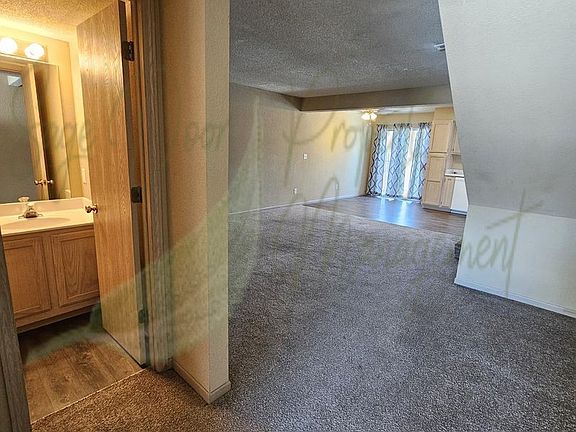3rd image of 107 NE Sunshine St APT C