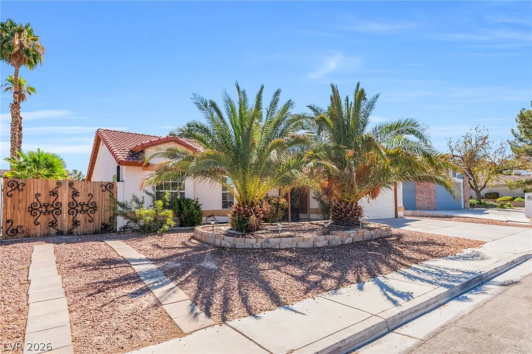 3 bed, 2.0 bath, 1647 sqft, $2,450 — Photo 2
