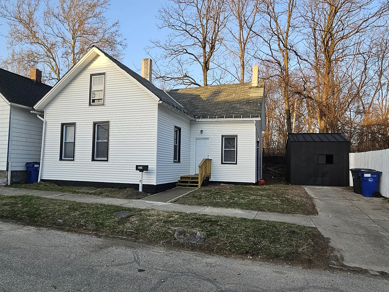 2279 W 28th St photo 1